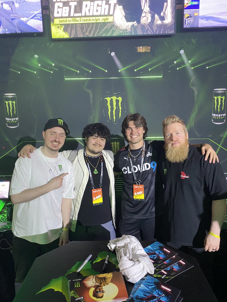 SparkOneOne's tweet photo. Thank you @fl0m and @GeT_RiGhT for adding on to my @timthetatman shirt! Shoutout Chris for being so photogenic in the first pic😭 https://t.co/TJTebRKkMm