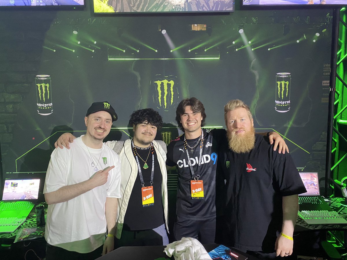 SparkOneOne's tweet photo. Thank you @fl0m and @GeT_RiGhT for adding on to my @timthetatman shirt! Shoutout Chris for being so photogenic in the first pic😭 https://t.co/TJTebRKkMm