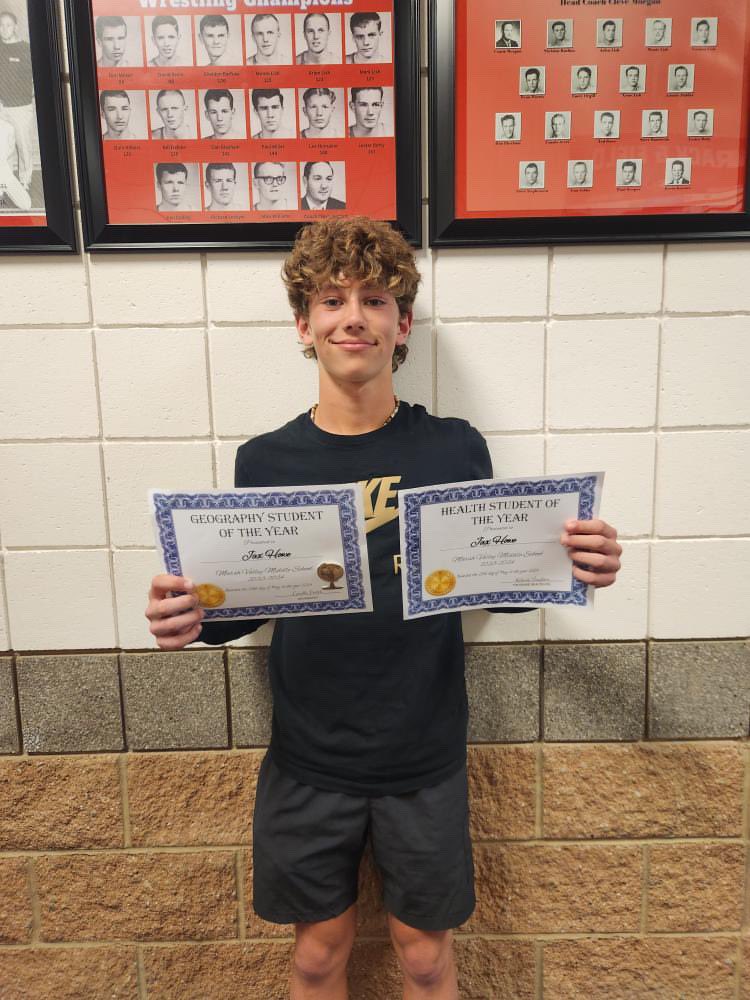 howe_jax's tweet photo. Ended the school year with a 4.0 GPA and even got two student of the year awards for Geography and Health! https://t.co/uUU1xmwvsj