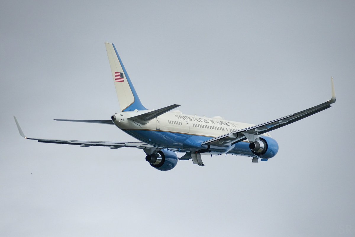 kiwibacon's tweet photo. After a quick visit, the @VP is wheels-up and on her way. #Seattle #KBFI https://t.co/d4NUNDb4Si