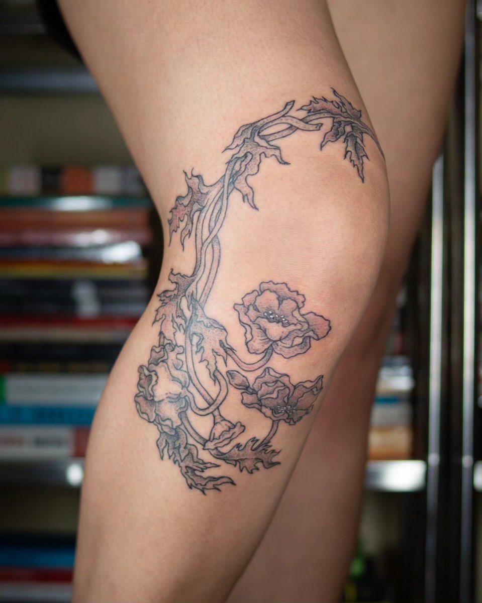drawinglang's tweet photo. Vintage flora knee tattoo 💖✨ (ALL HANDPOKED!)

#handpoke #tattooph #manilatattoo https://t.co/An40disHFW