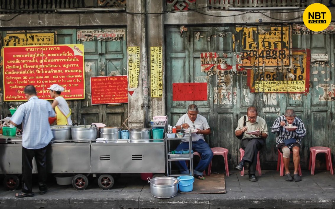 NBTWORLDNews's tweet photo. Bangkok is set to enforce stricter regulations on street vendors as part of a comprehensive strategy to reorganize the city's public spaces.
See more: https://t.co/fW8KJuNgLB
#BangkokVendors #StreetRegulations #UrbanOrder #VendorRelocation https://t.co/cjV5eVnQCk