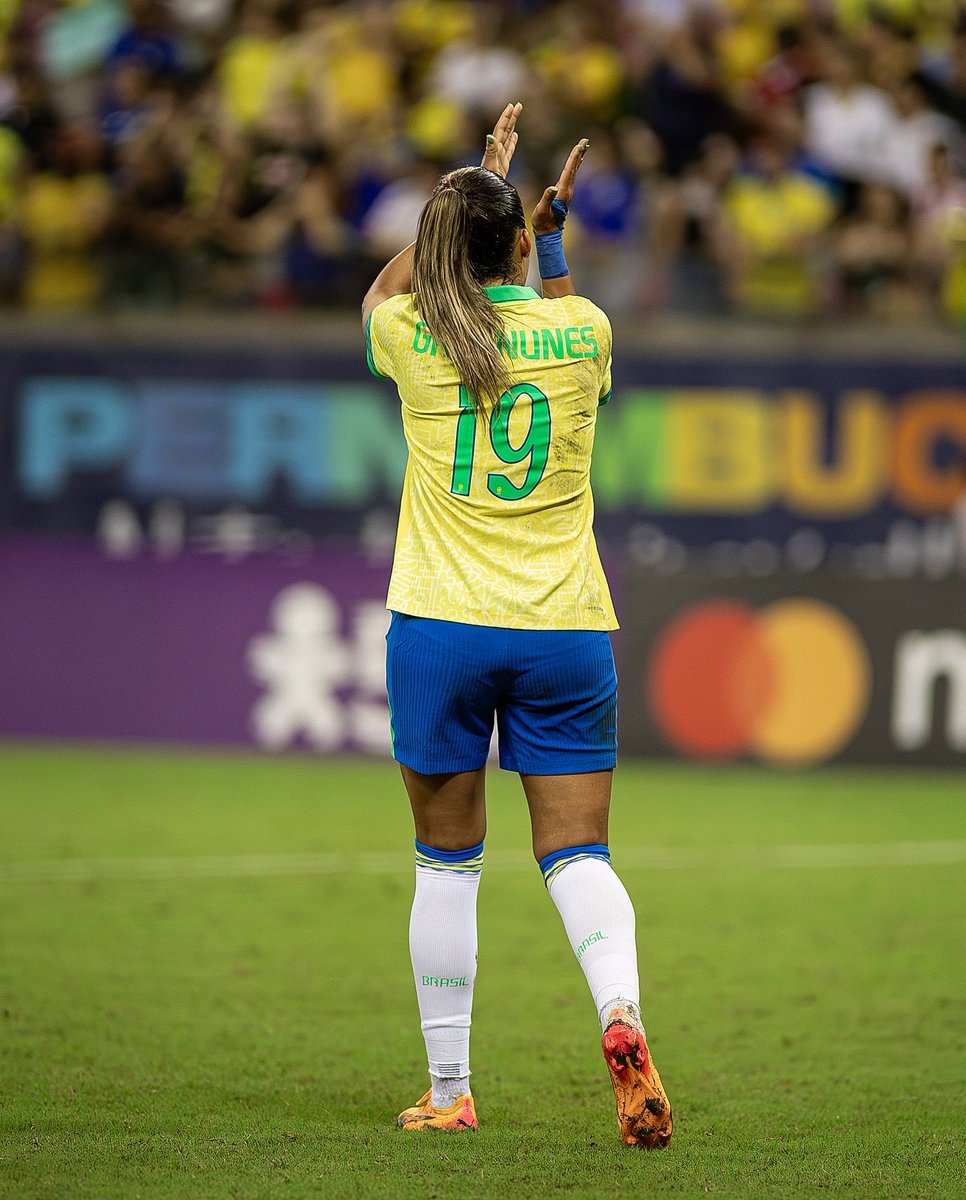 Vitória e mais de 30 mil pessoas no estádio ! Obrigada Recife pelo carinho, seguimos construindo uma linda história, vamos Brasil 🇧🇷❤️ 
.
. 
Obrigada Jesus por tudo que vem fazendo 🫶🏽
