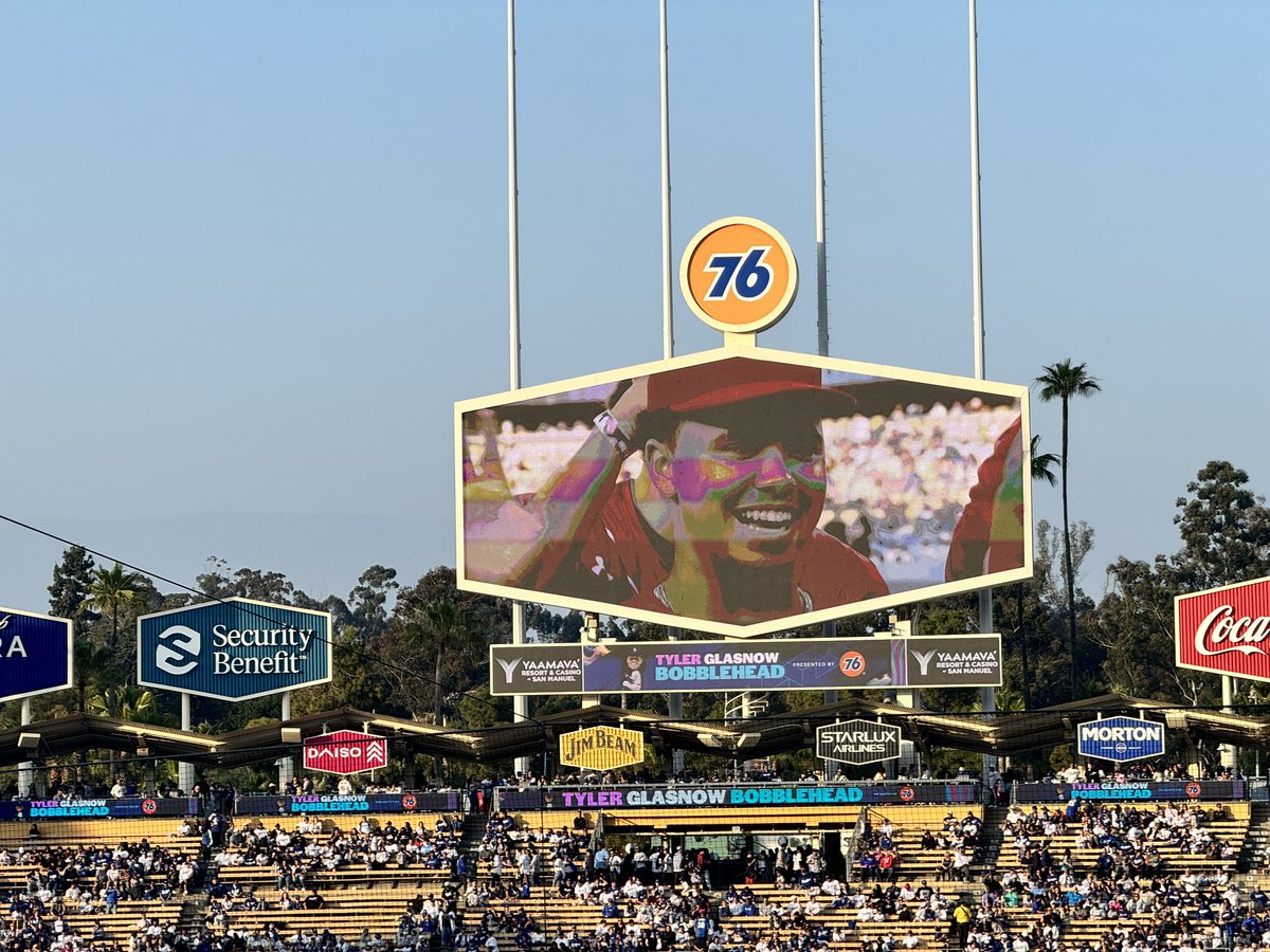 lynettewsocial's tweet photo. Thx @Dodgers for recognizing @CoronaPBaseball before the game tonight! What an experience for the team! Plus seeing @JaylenWhite_9 on the BIG SCREEN!! ❤️⚾️🙌🏾🐾 #TellYourStory #FitLeaders https://t.co/IbTKgA3IBY