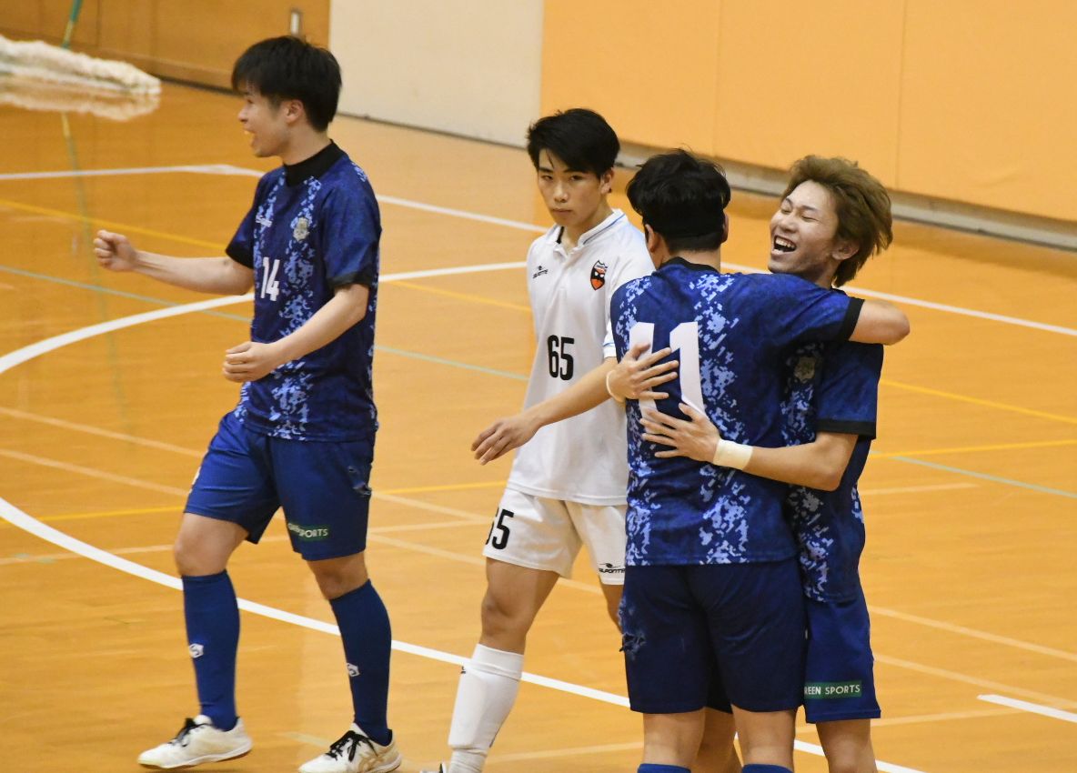 futsaltheater's tweet photo. 関西フットサルリーグ１部第２節

バディ２ー１シュライカー大阪サテライト
試合終了

偶発的なハンドで得たPKの１点が勝敗の分かれ目となった https://t.co/uzbEHAgTRS