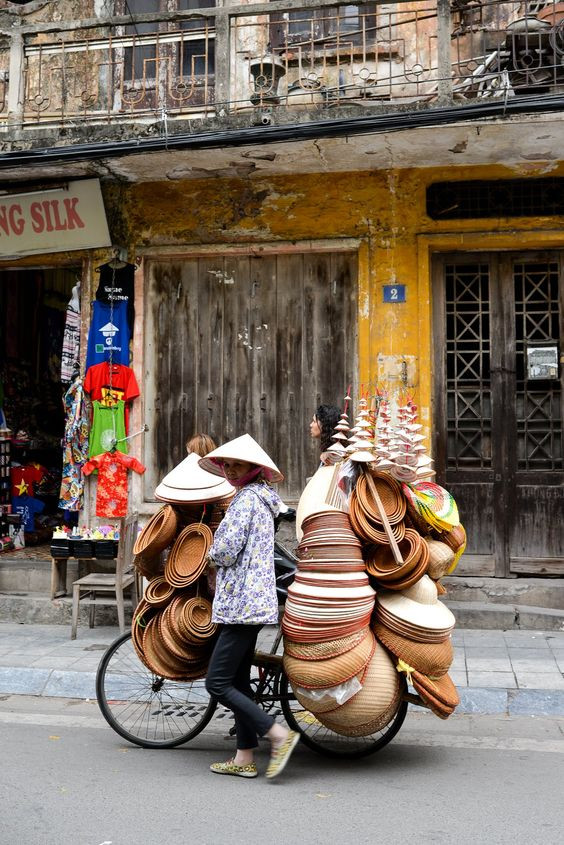 TravelKayla's tweet photo. hard working #vietnam https://t.co/Lpy7hdqq4A
