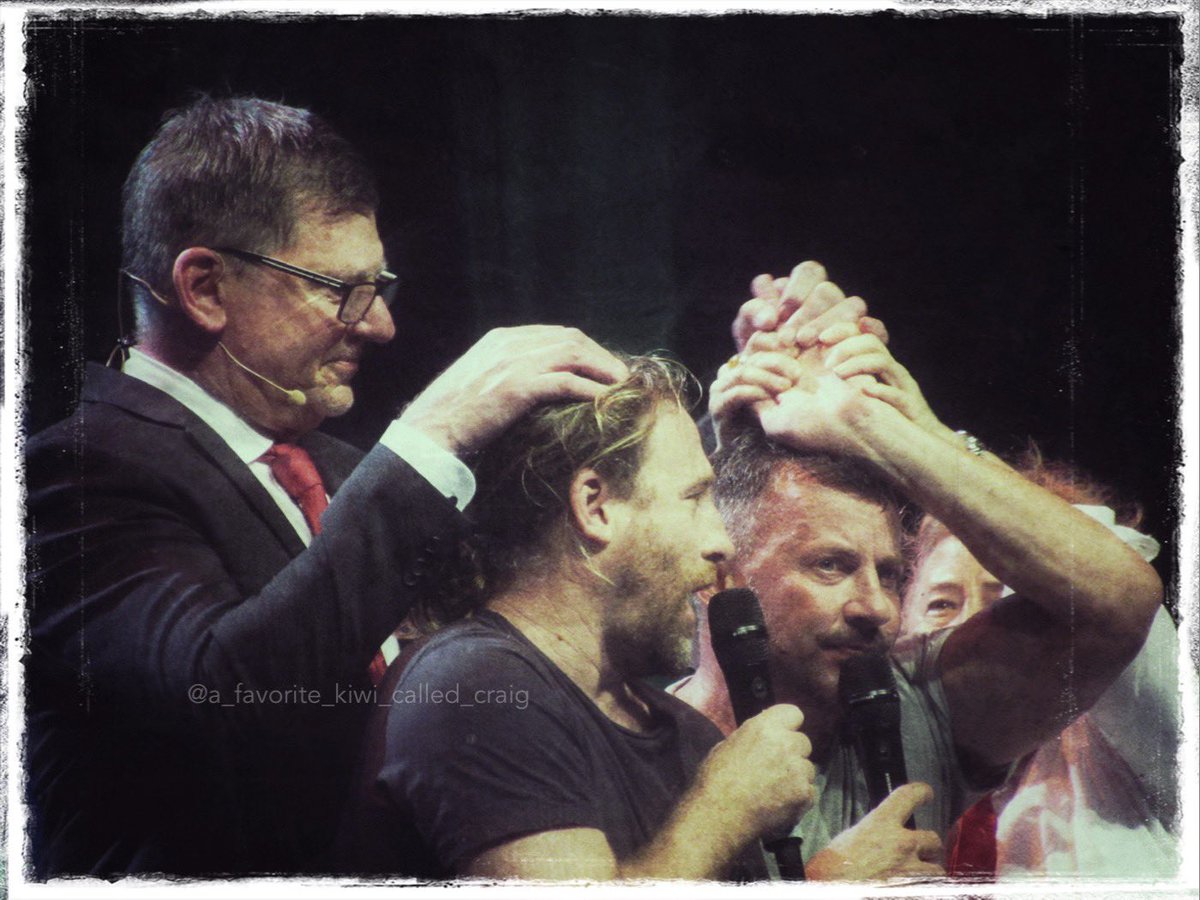 MiddleearthF's tweet photo. Happy relaxed Sunday with a little head massage βΊοΈ
#MagicCon6 https://t.co/P4ynXX0zTb