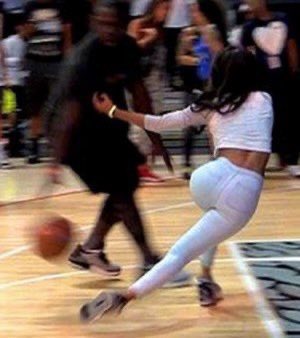 KD when a girl approach him in the club