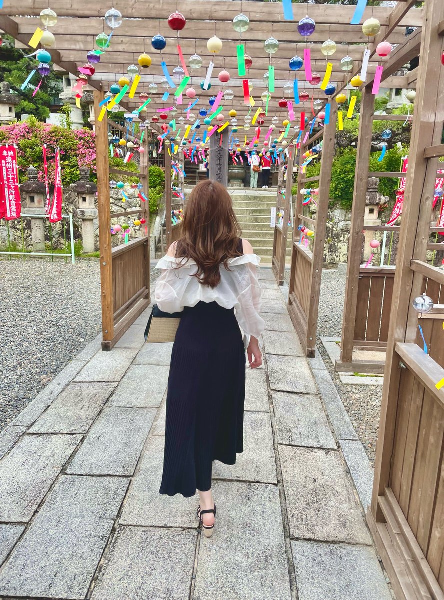 mo_mo_moa's tweet photo. ゆり園行ってきた🚗³₃
思ってた以上に一面ユリで
スゴかった🥹✨

毎年恒例風鈴祭り🎐🫧 https://t.co/9aKEg2hyXs