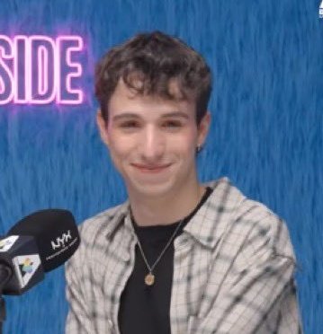 star_nothere's tweet image. 𝑰 𝒕𝒉𝒊𝒏𝒌 𝑰 𝒍𝒊𝒌𝒆 𝒚𝒐𝒖...  | Social Media Au
#polvoron 

- Creo.. creo que me gustas

- Tu a mi también, me gustas