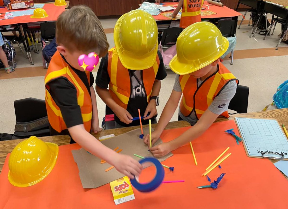 MrsLeeneth_G's tweet photo. These wonderful scholars had a blast designing &amp; building their bridges! 🩷#engineersofthefuture 👷‍♀️🌉🧱📋👷‍♂️ https://t.co/R8L8tPEb1E