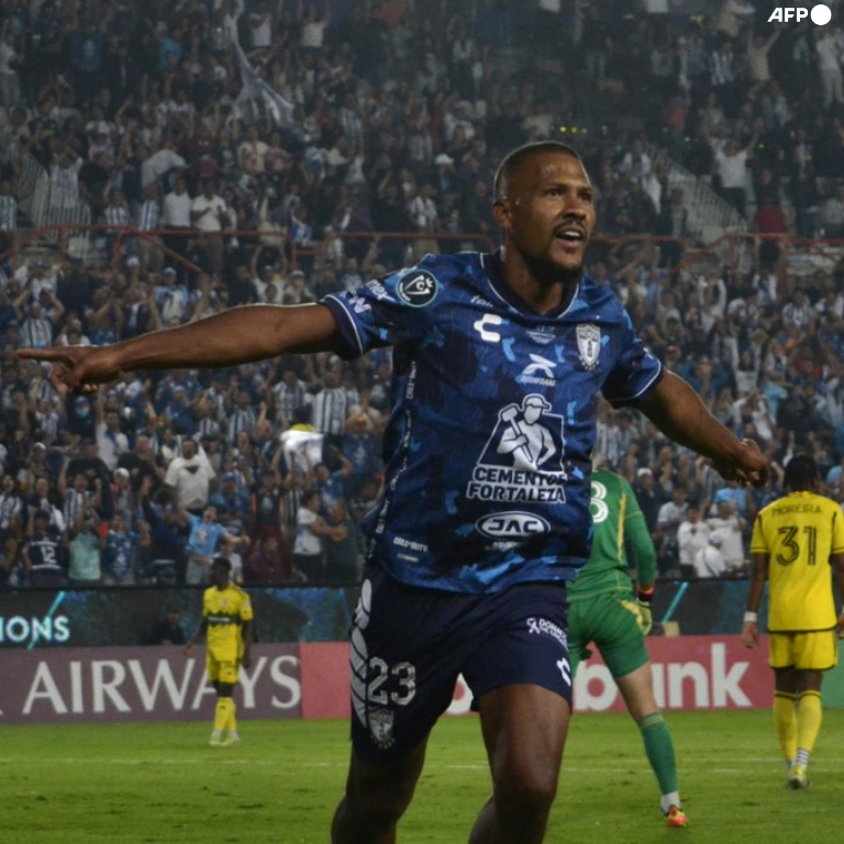 InvictosSomos's tweet photo. Salomón Rondón con el Pachuca:

➦ 19 goles.
➦ 3 asistencias.
➦ 28 partidos.
➦ Máximo goleador (10) en la Liga MX.
➦ Máximo goleador (9) en la Concachampions.

📷 @Tuzos 
 
EL FICHAJE DE LA TEMPORADA.