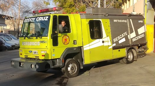 ArielFe07209357's tweet photo. 🔴🟠🟡 🔥🚨🚒
Nuestros Héroes no necesitan capas ni poderes especiales. Ellos tienen conocimiento, corazón y vocación de servicio !!!.
Feliz día del Bombero Voluntario Argentino, y en particular para los #BVGodoyCruz !!!.
#2DeJunio
#BVGC
#ProteccionCivilGC https://t.co/iT5MmYVi21