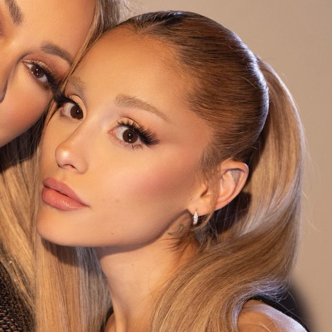 ArianaWorldHQ's tweet photo. face card of the century https://t.co/OS8MyZYRUe