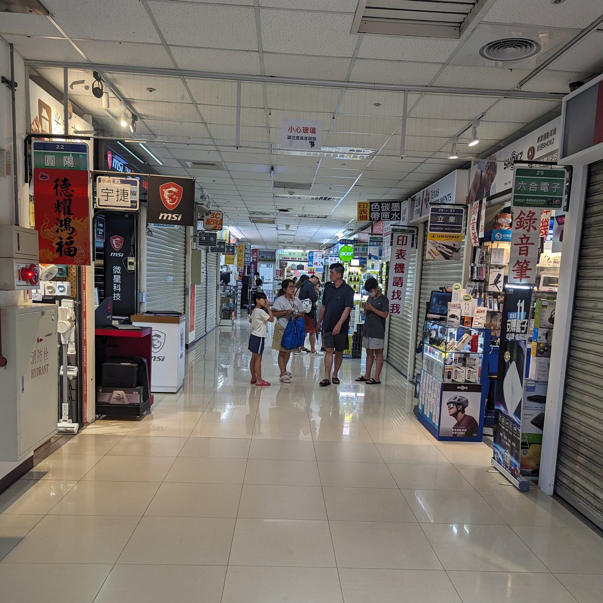 matthewdletts's tweet image. Last minute shopping before the show starts  #computex