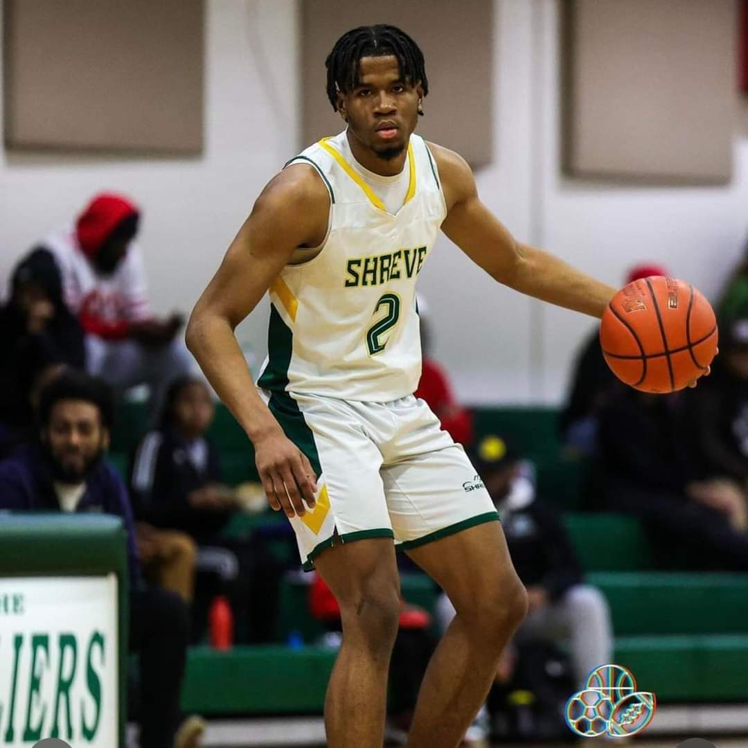 CaptainGators's tweet image. Congratulations to both @sowell_jyrin &amp;amp; @Ej_Mcdonald4 for furthering their academic and athletic careers at the next level! They will be attending Texas A&amp;amp;M Texarkana &amp;amp; ULL respectively. We're proud of you both! Now, GO BE GREAT!!! 
#weallwegotweallweneed 
#believeinshreve