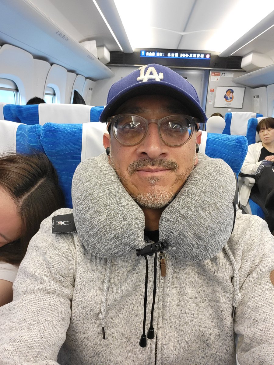 I'm on the JR Express from Nagoya to Tokyo. 🚆

Beyond the incredible food and energy here, *this aspect of Japanese society - a web of hyper-efficient bullet trains - shocks the brain. Our priorities in the USA can feel downright regressive.

This could be us, America. 💔🇺🇸🫰🏼