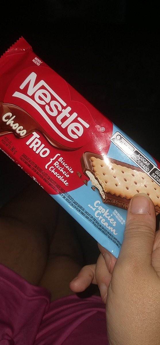 eu_latina's tweet photo. Devidamente influenciada por @DivaDepressao . Comprei para experimentar só pq vi vcs fzd #publi meses atrás. #chocotrio #nestle @Nestle https://t.co/0BhzWecD35
