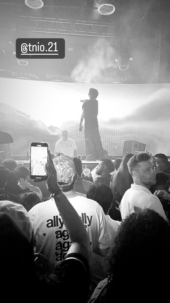 I lost like 10000 aura after this pic