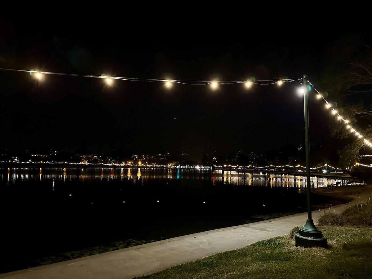 Walking along #lakemerritt at 10:30 pm on graduation party weekend, #Oakland’s fighting spirit shines unexpectedly. 

Whoever is responsible for lighting up the entire necklace around the lake, please take a bow. These lights are an important factor for families and moonlighting