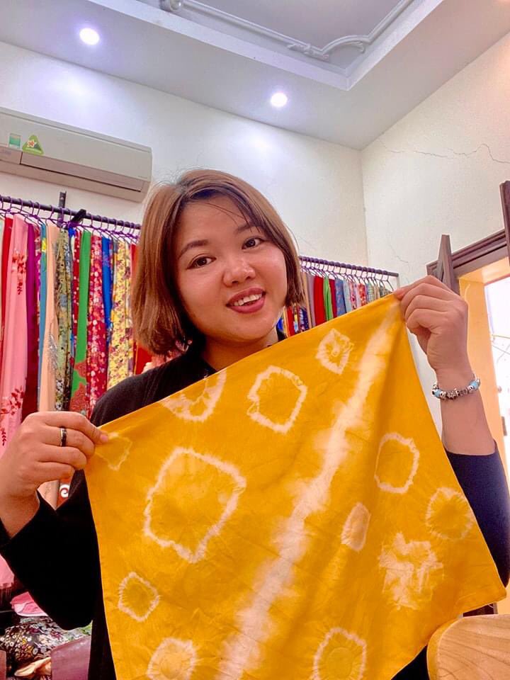kimcatsilk's tweet photo. Workshop nhuộm lụa tơ tằm bằng màu nhuộm tự nhiên ở Kimcatsilk đã thu hút các gia đình đến trải nghiệm. https://t.co/NxVYjF9xMF