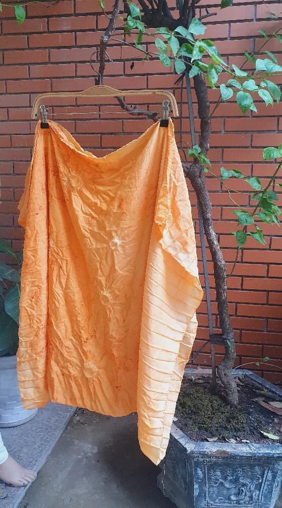kimcatsilk's tweet photo. Workshop nhuộm lụa tơ tằm bằng màu nhuộm tự nhiên ở Kimcatsilk đã thu hút các gia đình đến trải nghiệm. https://t.co/NxVYjF9xMF