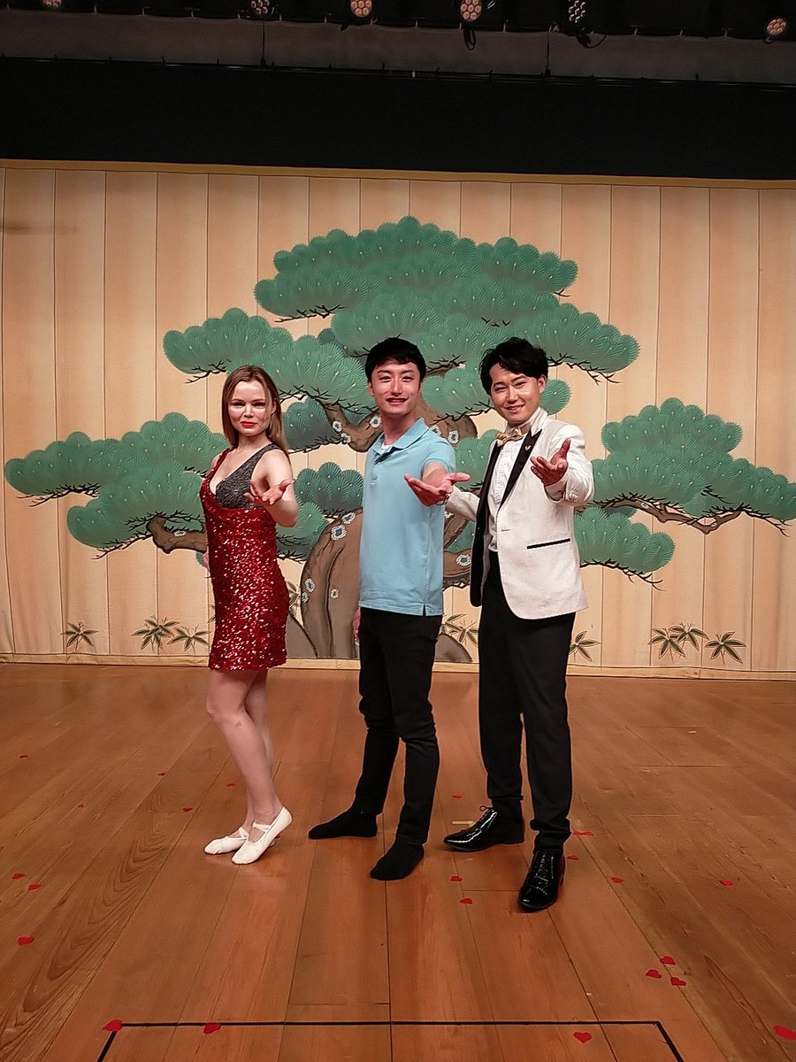 N_enusan's tweet photo. イリュージョニストDAIKIさんのショー、いつ観ても最高です😆
明治偉人隊も参加し、豪華なショーが観られました😌
#DAIKI https://t.co/lv3lclelks