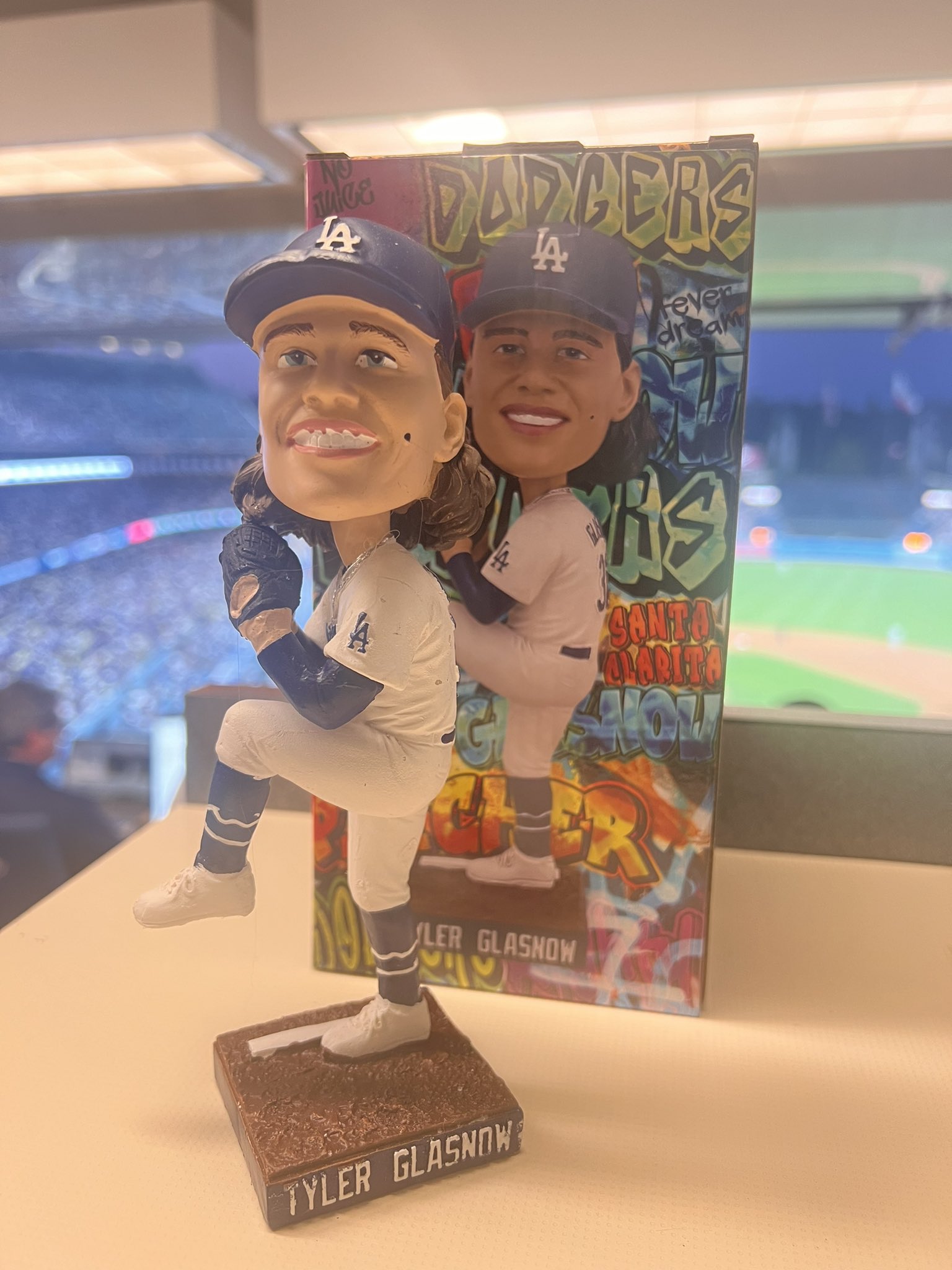 タイラーグラスノーTyler Gla ボブルヘッドフィギュア おまけ付き ロサンゼルス・ドジャース ボブルヘッド人形 タイラー・グラスノー