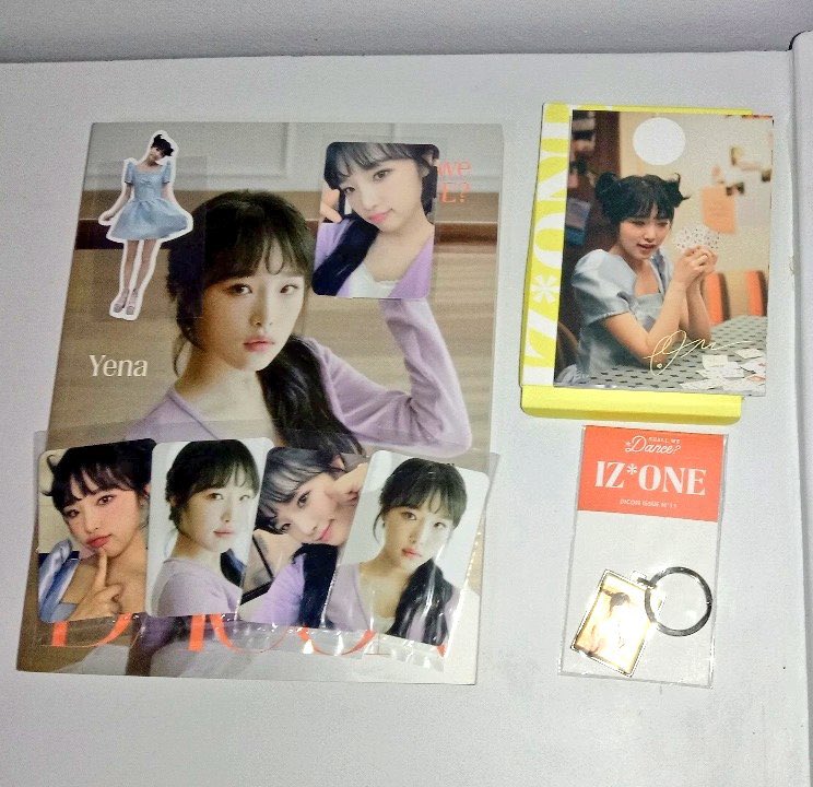 kokoszn's tweet photo. wts lfb is anyone inch with yena dicon from izone or smiley album? rfs need to declutter and i’ve quitted collecting 🥺

loc: rizal, ph
price: kahit magkano just dm or reply your budget !! https://t.co/kP8wuj6lGC