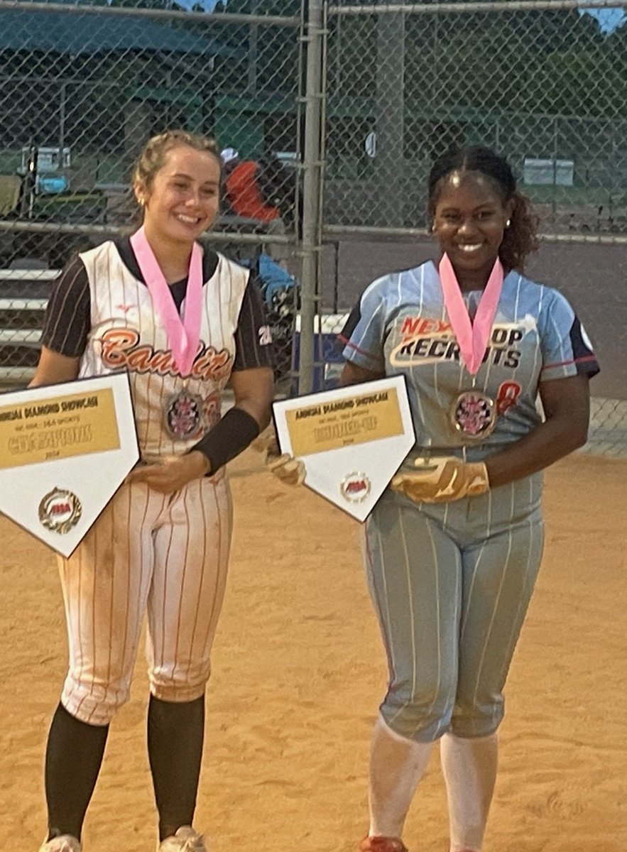 AlysonD00's tweet photo. Had a great tournament today at the Diamond Showcase Tournament. Striking out 6 while pitching the championship game in High School B division and receiving MVP for the Bandits. Had a great defense backing me up! Go Bandits! @mrscoachobrien @AbbeySoftball @CatawbaSoftball https://t.co/OaPeTNsXLG