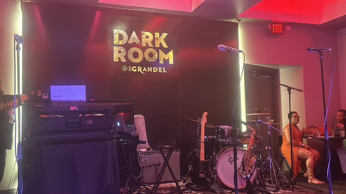 mrsronnilynn's tweet photo. The show is about to begin 🤘🏾@T_DUBB_O is about to kill the stage!! @TheGrandelSTL is packed too!!! #STLStandUp https://t.co/oWZISY1Hfz
