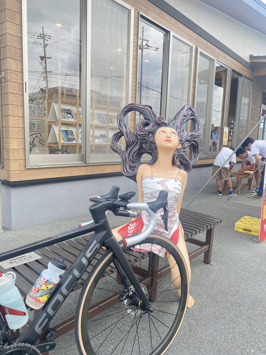 vivacenca's tweet photo. 今日はこちらへ
#福崎町 
#妖怪 #喰わず女房
#あじさいの小道 https://t.co/BEFqIes2UW