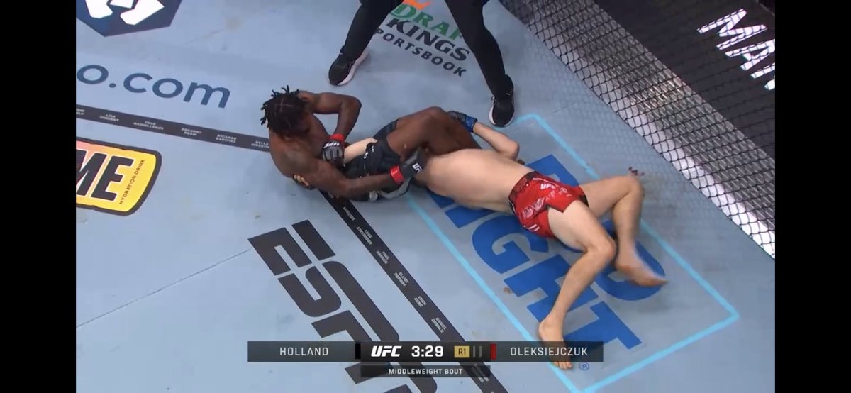 topmmagym's tweet image. Broken in half #UFC302