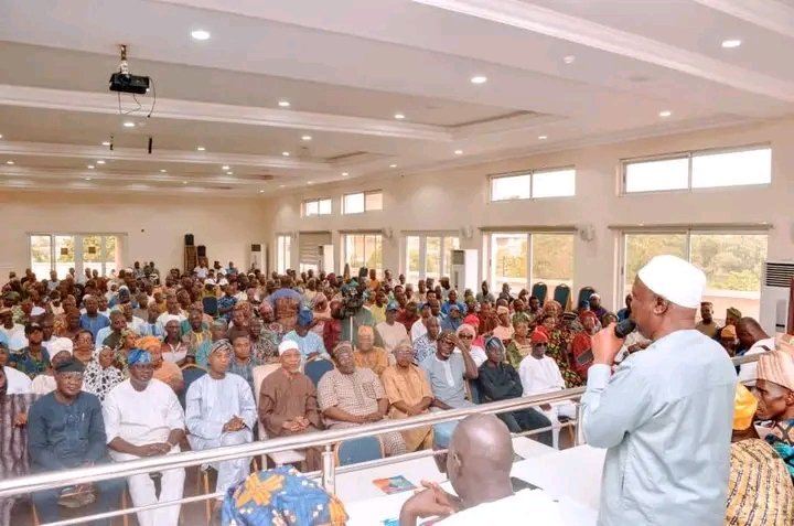 Earlier today, our leader, Rt Hon <a href="/NajeemFSalaam/">Dr. Najeem F Salaam</a>, PhD with other party stalwarts at the Omoluabi Stakeholders Meeting at Ogbeni <a href="/raufaregbesola/">Rauf Aregbesola</a>  country home in Ilesha, Osun state. 

It was a successful outing.

Ni Ipinle Osun; Omoluabi ni wa.

📷: Salam Mutiu Sola