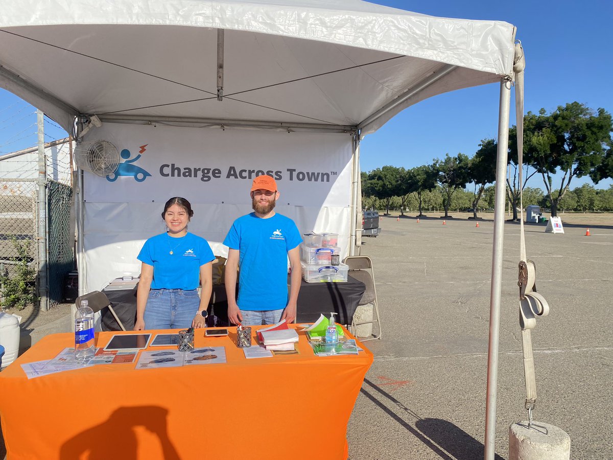 ValleyCAN's tweet image. 245 families came out for free smog repairs! Another great event made possible by @ValleyAir 👏🏼 Shout out to @AreYouEVReady for doing test drives and educating the families on #EVs &amp;amp; #PHEVs! Until next time Turlock! NEXT UP, we are heading to #LEMOORE on 6/22! 

#CleanCars4All