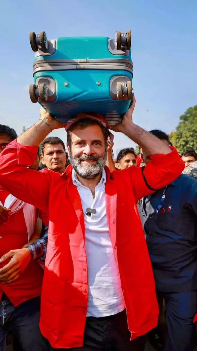 देवा जरा याच्या कड़े पन लक्ष देरे बाबा, 
काय होतास तू, काय झालास तु, 
तरि पण PM बनत् नाहिस तु !  

राहुलजी आप भी बोलना शुरू कर दीजिये, 

“मोदी है तो मुमकिन है”

शायद लॉटरी लग जाये एक दिन 😜😂<a href="/Dev_Fadnavis/">Devendra Fadnavis</a> <a href="/nitin_gadkari/">Nitin Gadkari</a> 
<a href="/AmitShah/">Amit Shah</a> <a href="/narendramodi/">Narendra Modi</a> <a href="/RahulGandhi/">Rahul Gandhi</a> <a href="/priyankagandhi/">Priyanka Gandhi Vadra</a>