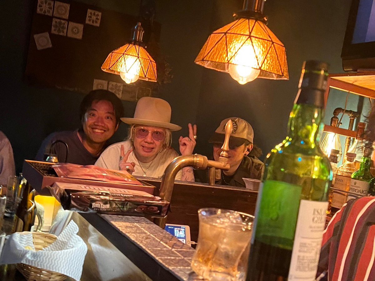 BAR_NOSU_2012's tweet photo. 【NOSU Last week初日】
アメリカから、オーストラリアから、フランスから、横浜から、、、、、
たくさんのご来店ありがとうございました。
今週はタイミングによっては立ち飲みになってしまうかもしれませんが、ご都合の良い方、最後に乾杯しにきてくださーい♪ https://t.co/uPK5X6TnpE