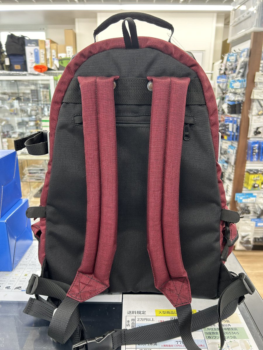 fujiyacamera_yh's tweet image. ラムダより三脚ケース以外にもカメラザック類も入荷！

ご紹介するのはカメラザック2ST ワインレッドになります！

こちら、なんとショルダーベルトが収納できるんです！

ラムダのアイデアやクラフトマンシップには製品を見させていただく度感服します。

#LAMDA
#ラムダ
#フジヤカメラ店用品館
