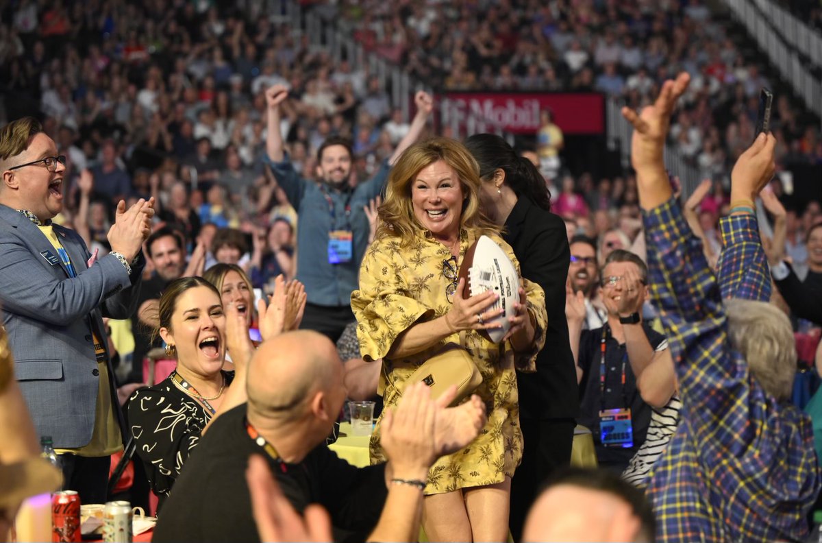 Sharon Hoffmann tweet media