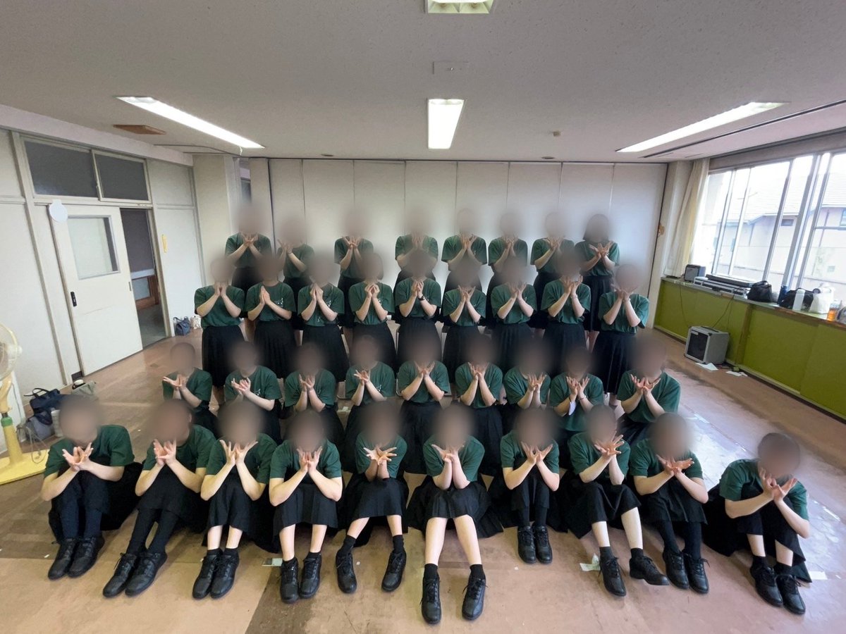 ogh_tajosui's tweet photo. 遂に部Tが出来ました…！！
今回は、伊達政宗をモチーフに描いてもらいました✨
実はこの緑、コンクールの曲名に含まれている｢蒼｣をイメージして選んでくれたそうです！
今日の新緑コンサートでも着用するのでぜひ見てください👀 https://t.co/LvynHzsRoF