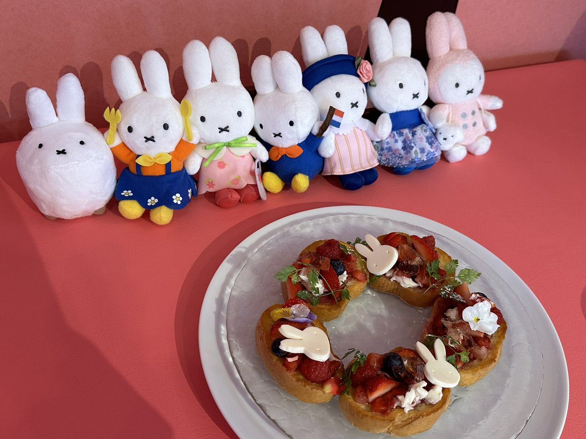 hy2VLIi4XqFzCK2's tweet photo. 朝から口が甘い🐰
#HTB_official
#ミッフィーセレブレーション
#ミッフィーちゃん誕生月おめでとう
#ハウステンボス https://t.co/5h6nX1hZhi