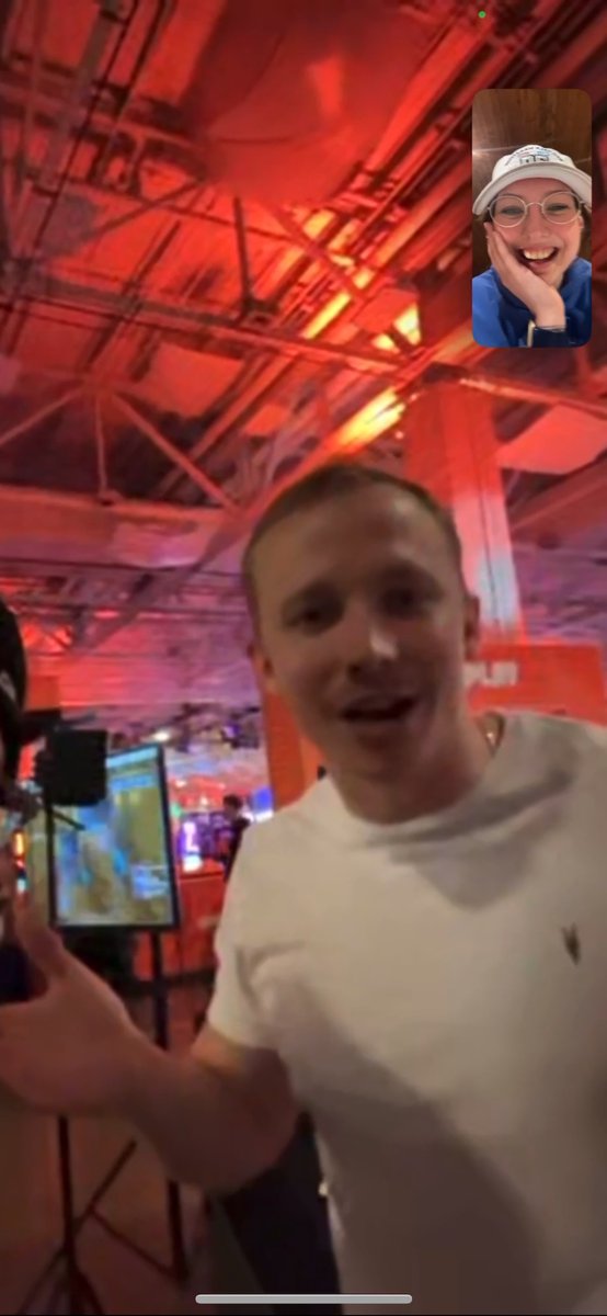 Kyrikio's tweet photo. I literally cried for an hour after this. Thank you for caring so much about your fans and taking the time to appreciate us, no matter how much your followers grow. You’re the man, thanks for making my year with this man @Jay3OW 🫶 https://t.co/SvSZ7pjmSi