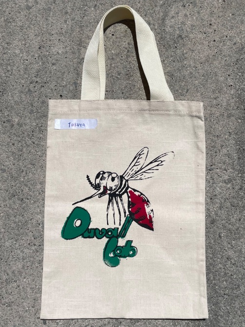 parashi's tweet photo. This week is my last week at Duvall Lab. It was a great pleasure doing research here, surrounded by excellent colleagues. The going-away silk screen event went well too. Thanks to @laurabduvall and all the lab members! https://t.co/pe9U0ZNOjf