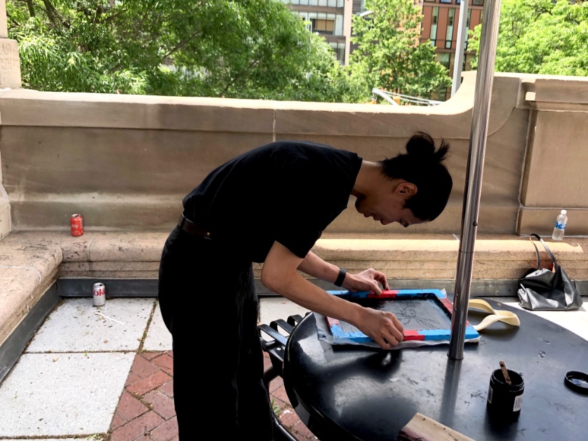 parashi's tweet photo. This week is my last week at Duvall Lab. It was a great pleasure doing research here, surrounded by excellent colleagues. The going-away silk screen event went well too. Thanks to @laurabduvall and all the lab members! https://t.co/pe9U0ZNOjf