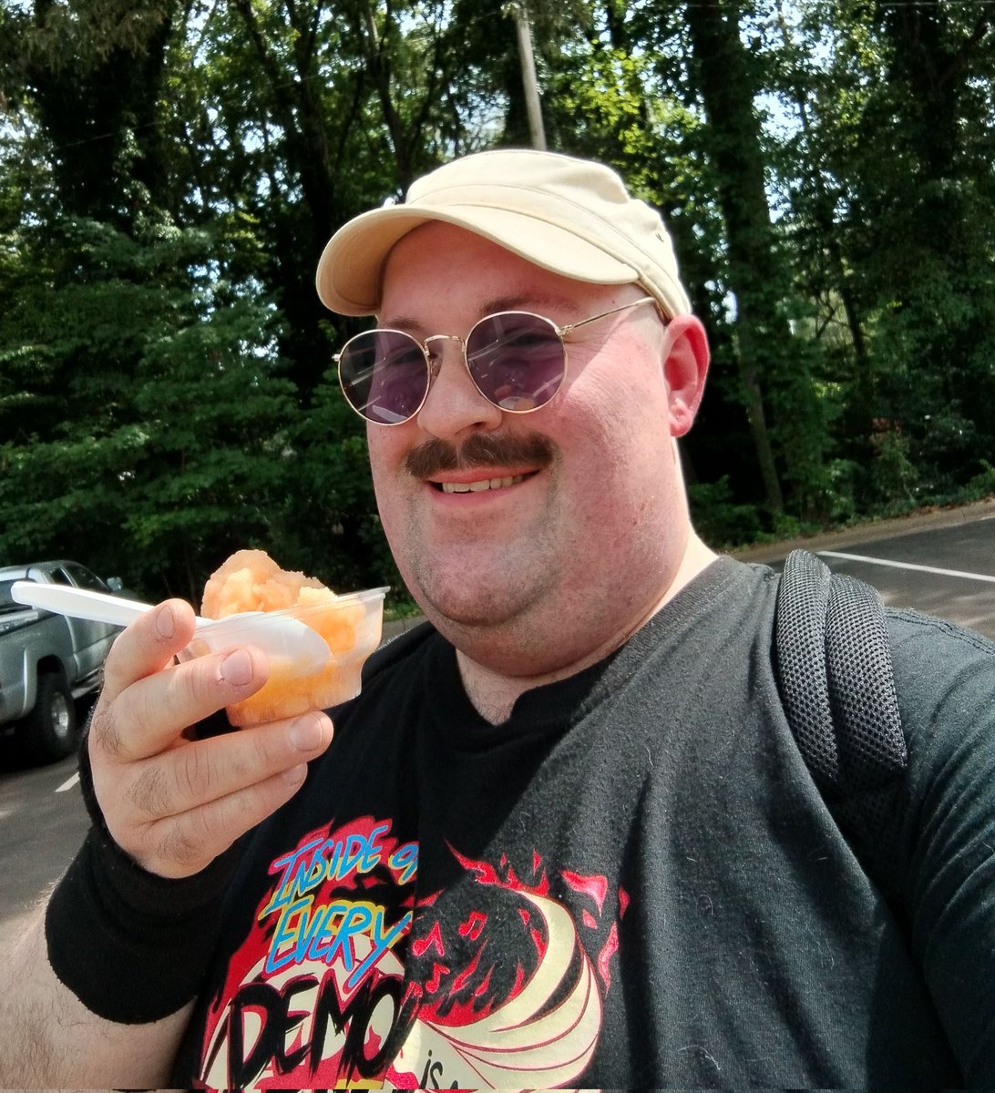 ScooterDoodles's tweet photo. After a pretty hectic Saturday at work, I managed to finally stop by the Gaston Library Comic-Con this year. Got a few neat finds, along with some peach Italian ice outside 📚💬🍧😊 #gastonlibrarycon #conventionfinds #italianiceisnice #weekendunwind https://t.co/jjxVJEthhF