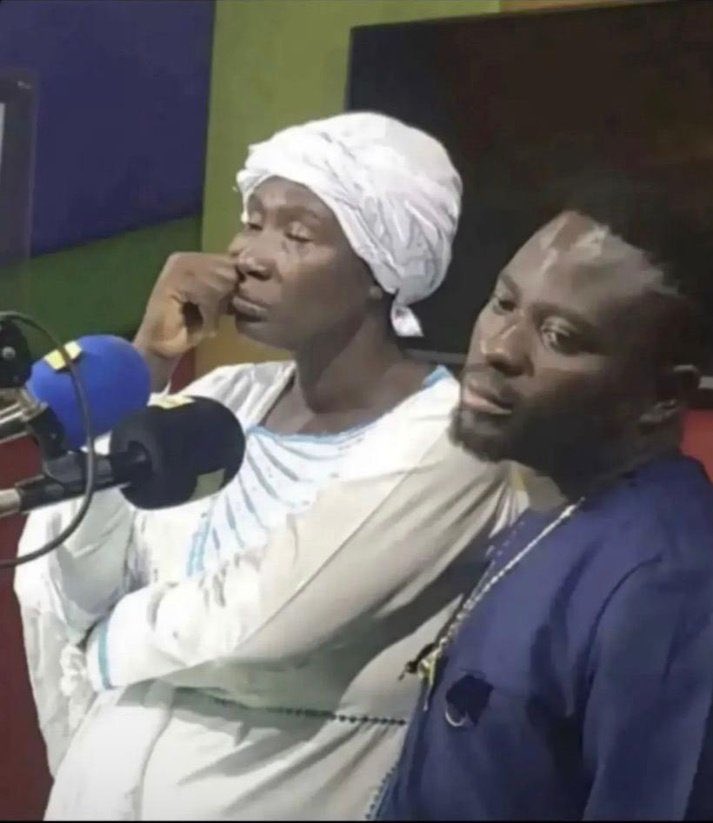 lester_okrah's tweet photo. King Promise and Efia Odo after Stonebwoy won AOTY 😂 https://t.co/ZL01oyMu2l