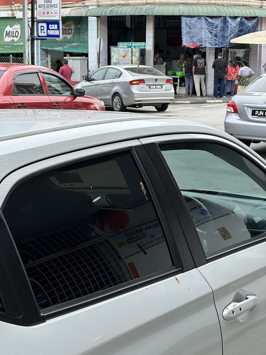 risksaidon's tweet photo. tuhan, bila aku masuk syurga, aku ada satu permintaan, nak berak atas kepala burung https://t.co/KiqoRkpSU1