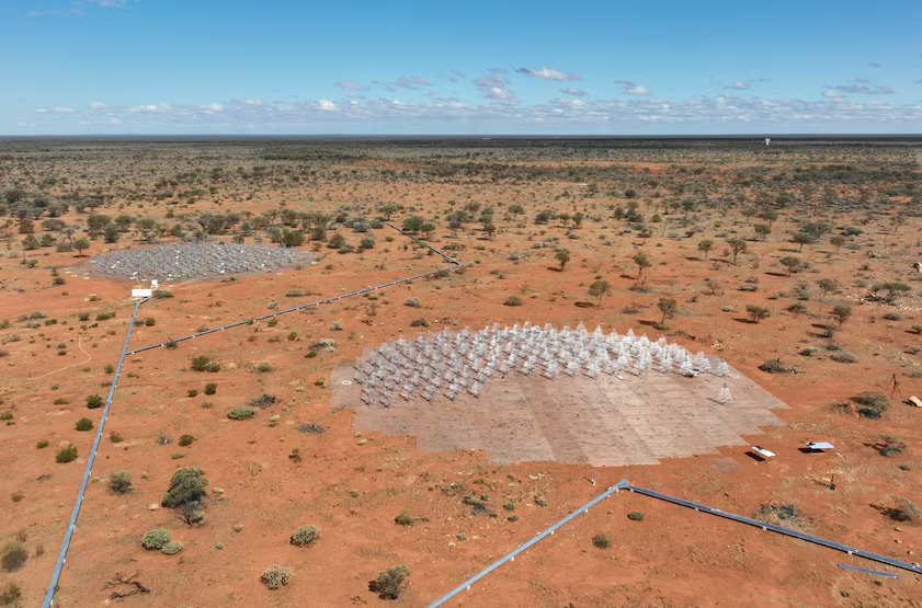 perthobs's tweet photo. From @abcnews: #SquareKilometreArray (@SKAO) under construction in radio-quiet zone as more #satellites shout from above
https://t.co/nSeJNKYlbN
#spacenews #perthnews #wanews #communitynews #astronomynews #astronomy https://t.co/o6575wi8RD