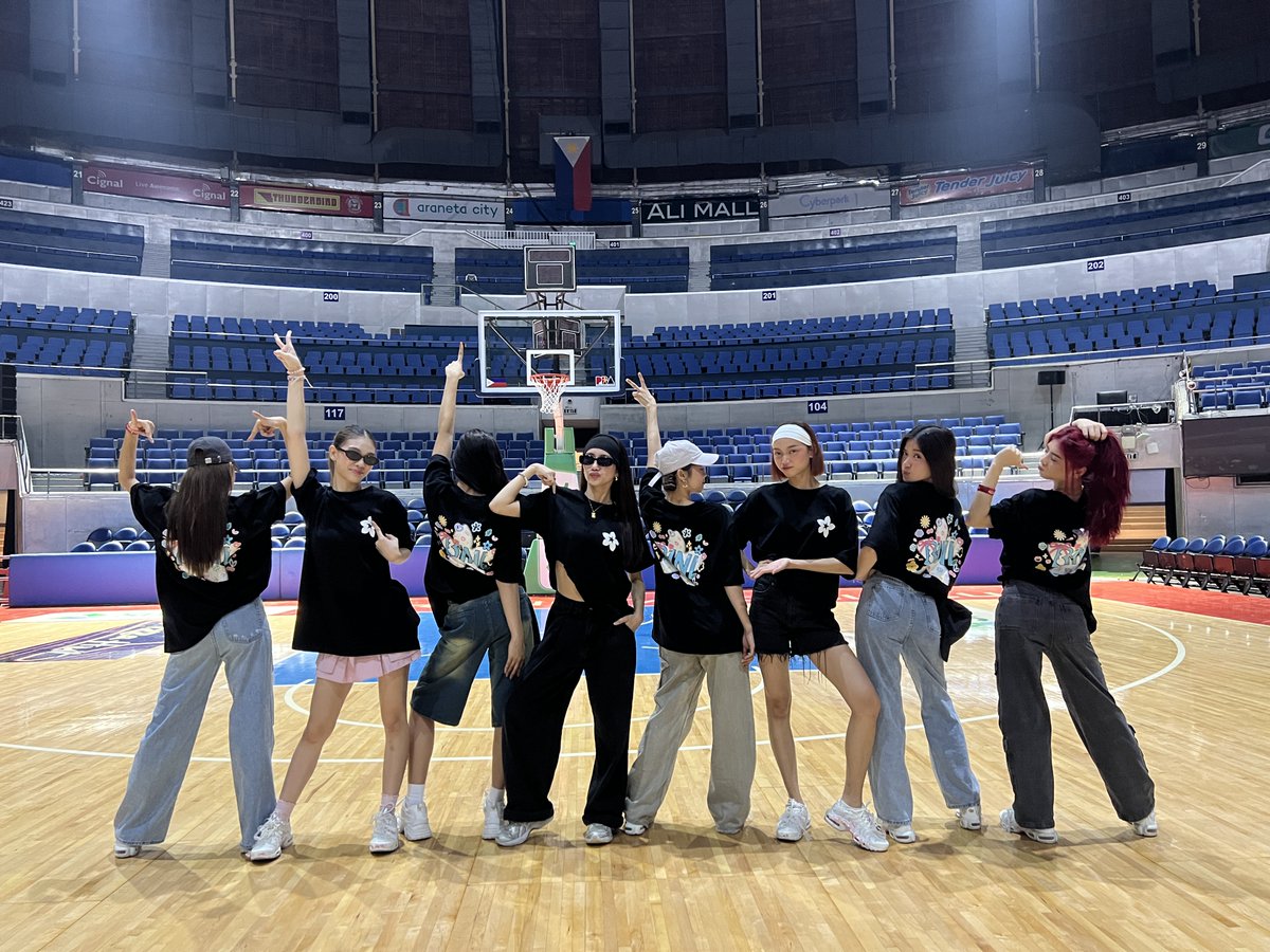 #BINI : Good morning Araneta!💕

Best of luck to our girl @BINI_Mikha on #StarMagicAllStarGames2024 later, and don't forget to catch our performance!🫶🌸

Our official shirts say 👋! Catch the news on this and more updates on #HappyBINIDay here:
📹 bit.ly/3X5cfj9