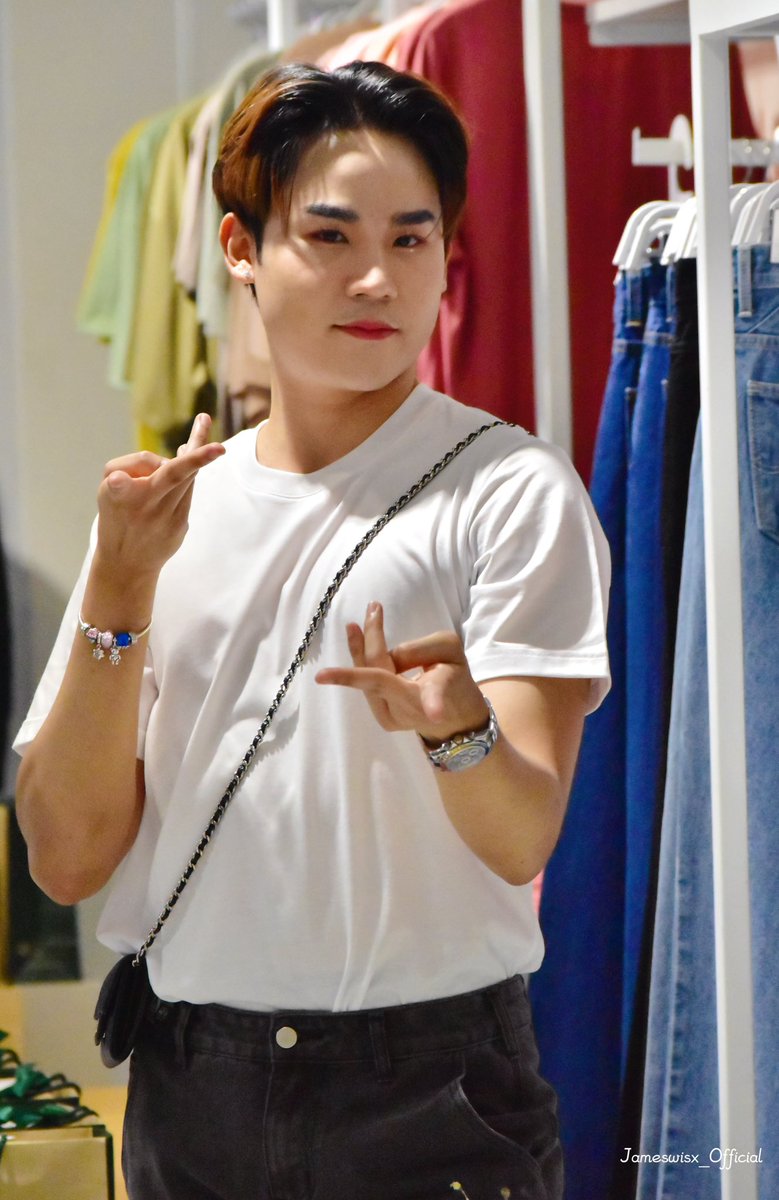 jameswisx_cute's tweet photo. น่��รักสดใสที่สุด🤭😘🥰💕
#ห่านคู่ #เสื้อตราห่านคู่ #EasyGoose
@jameswisx #jameswisx
#บูดี้ชูกี้ของเจมส์ https://t.co/EVQIc4uLVz